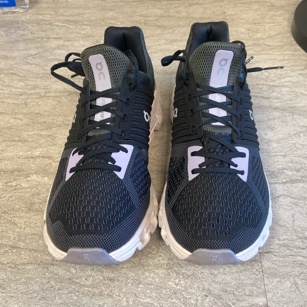 EUC women’s ON cloud swift size 10